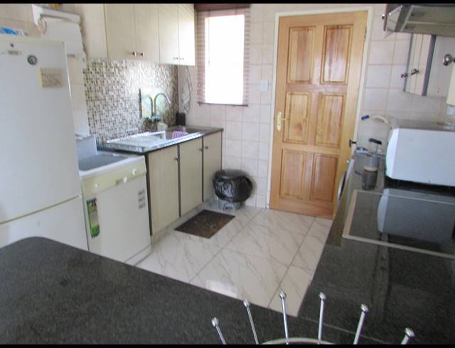 2 BEDROOM TOWNHOUSE FOR SALE IN EIKE PARK
